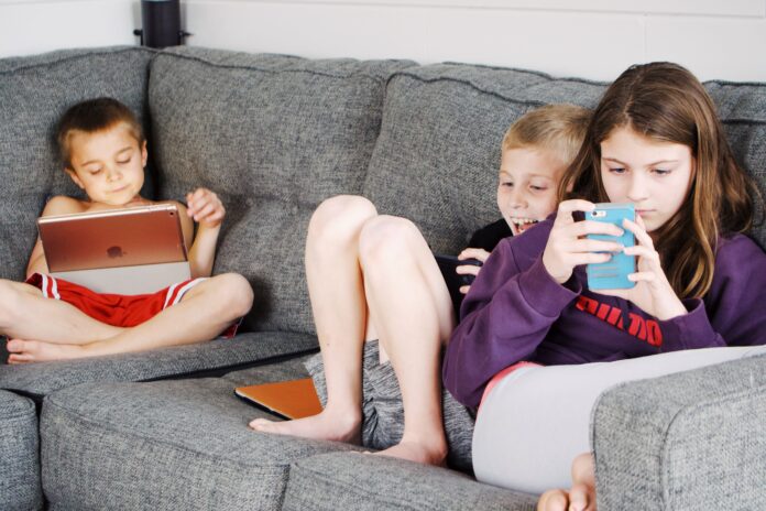 How Social media affects Kids - Ankita Media